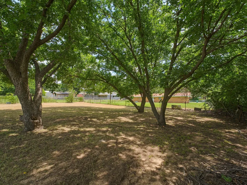 180 Trail Drive Bowie TX 76230