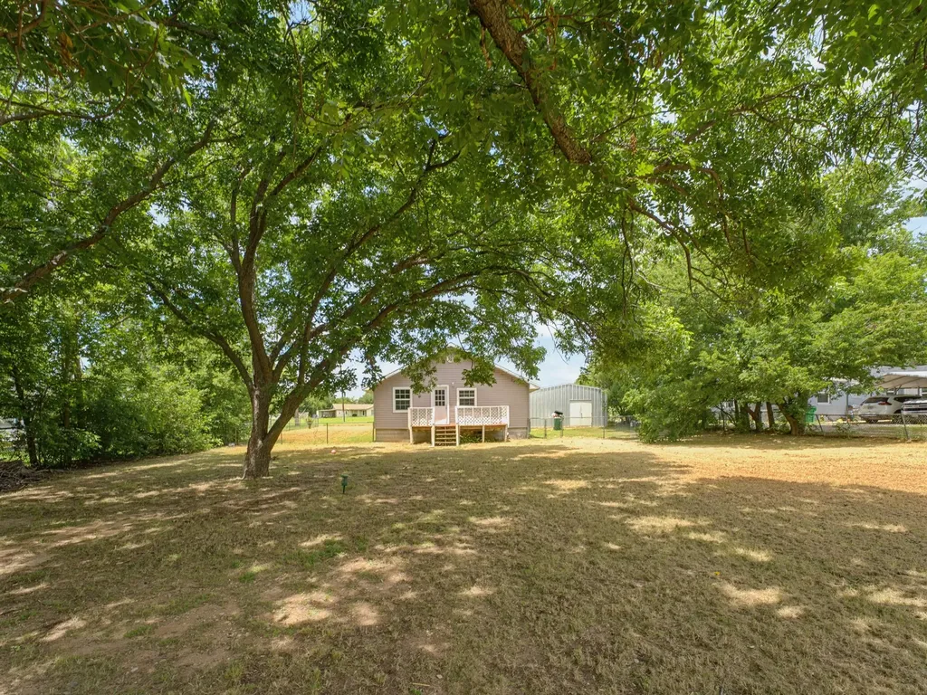 180 Trail Drive Bowie TX 76230