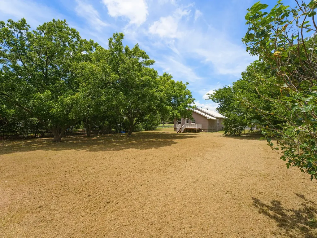180 Trail Drive Bowie TX 76230