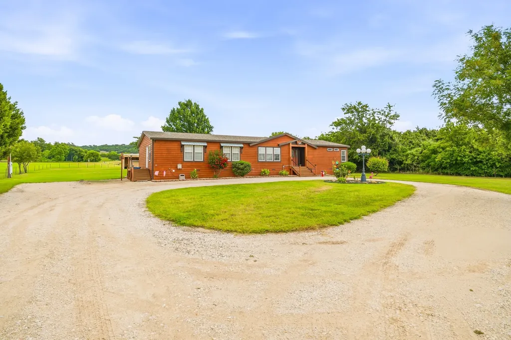 2914 Oak Court Granbury TX 76048