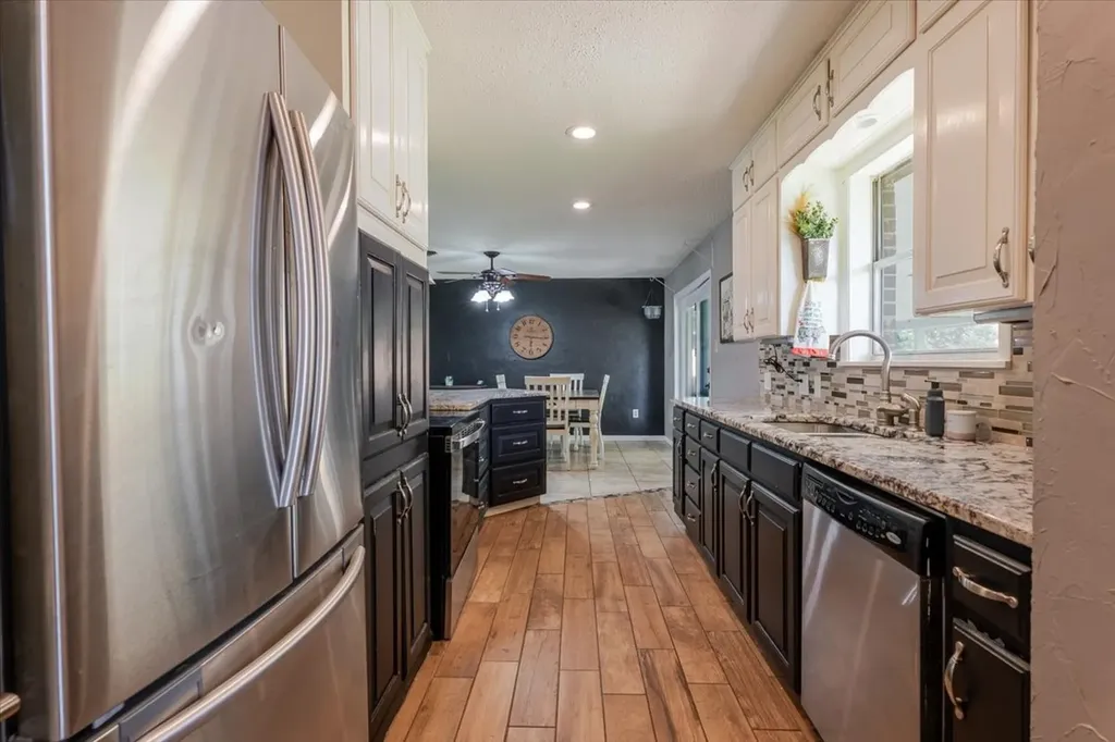 2304 SE 10th Mineral Wells TX 76067