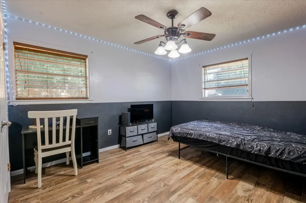 2304 SE 10th Mineral Wells TX 76067