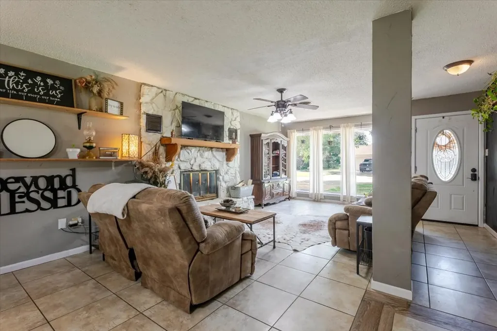 2304 SE 10th Mineral Wells TX 76067