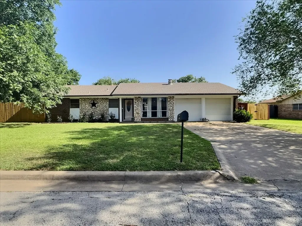 2304 SE 10th Mineral Wells TX 76067