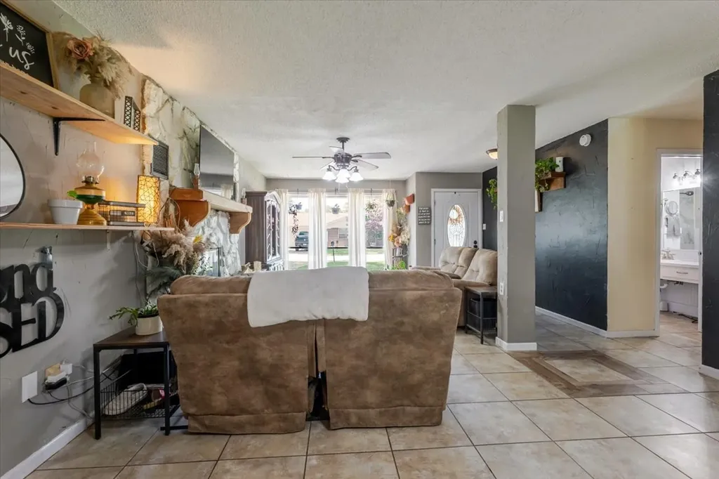 2304 SE 10th Mineral Wells TX 76067