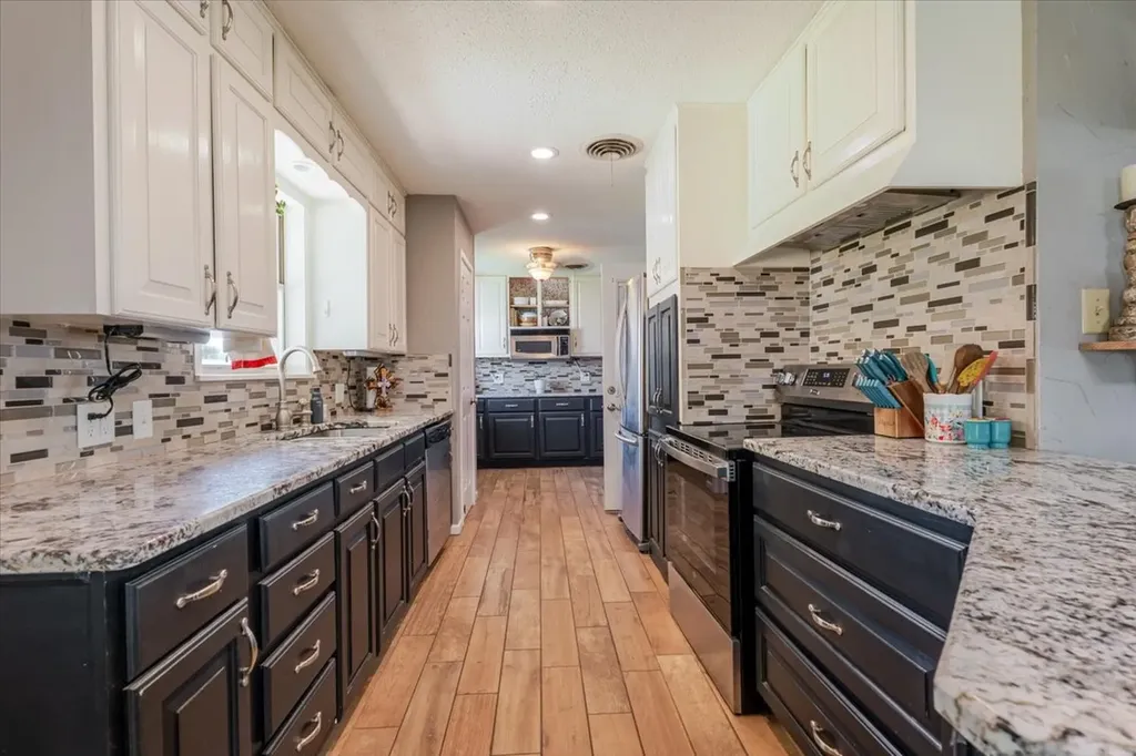 2304 SE 10th Mineral Wells TX 76067