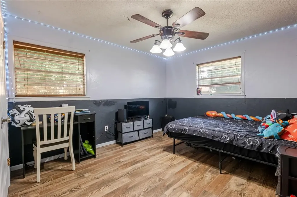 2304 SE 10th Mineral Wells TX 76067