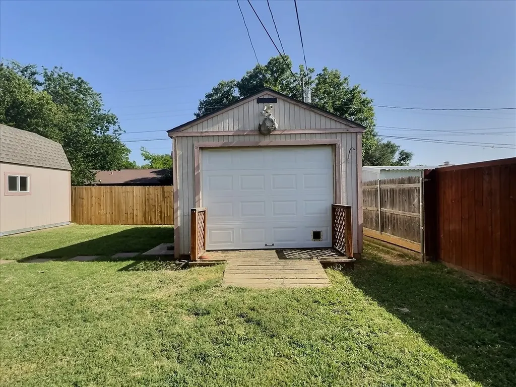2304 SE 10th Mineral Wells TX 76067