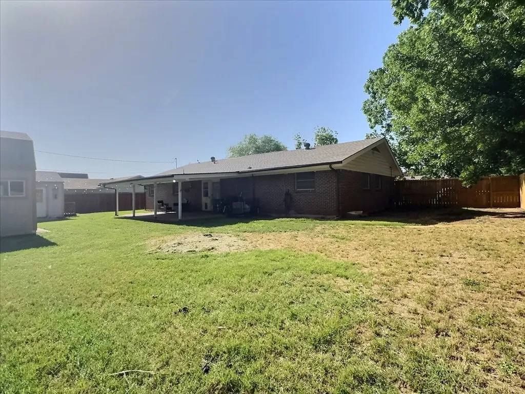 2304 SE 10th Mineral Wells TX 76067