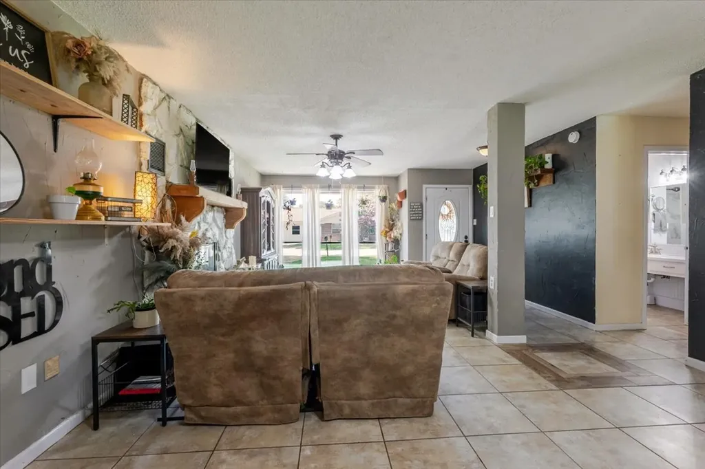 2304 SE 10th Mineral Wells TX 76067