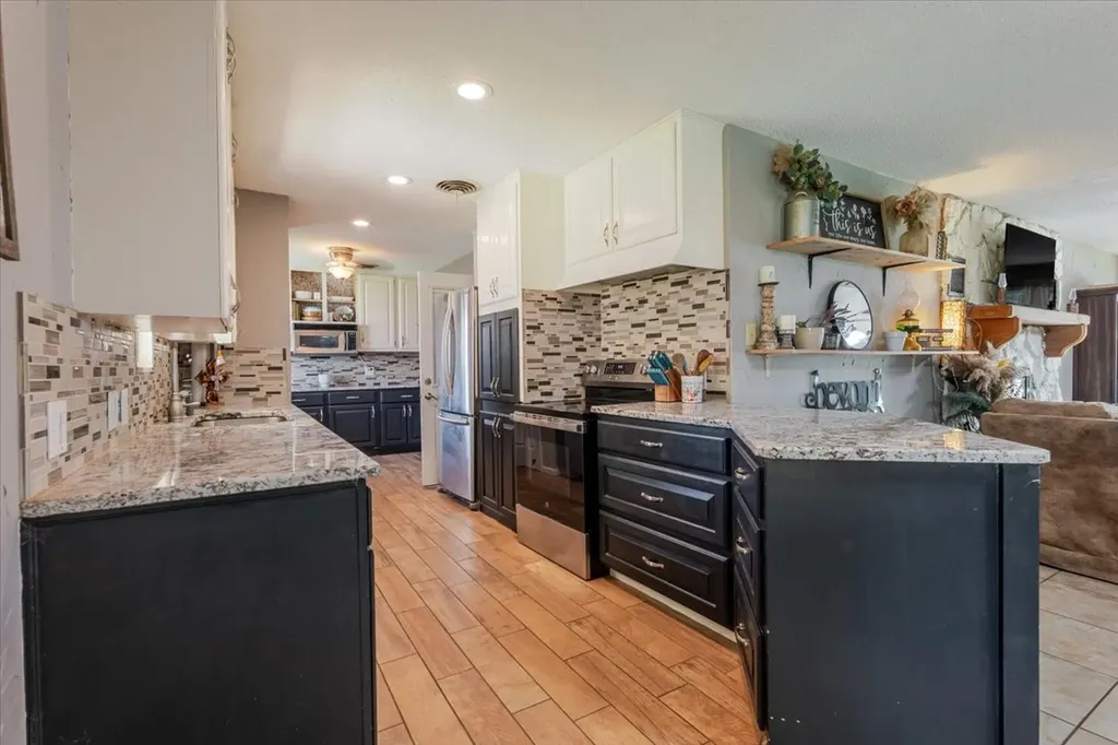 2304 SE 10th Mineral Wells TX 76067