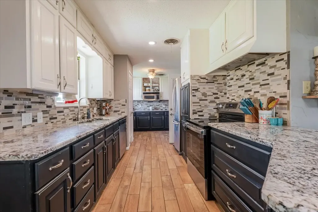 2304 SE 10th Mineral Wells TX 76067