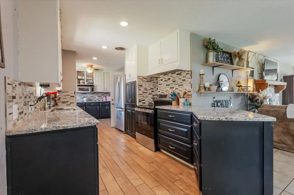 2304 SE 10th Mineral Wells TX 76067