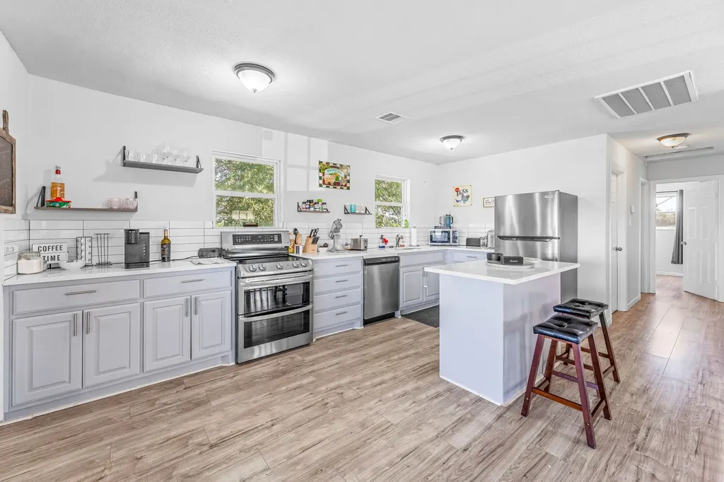 2520 Long Creek Granbury TX 76049