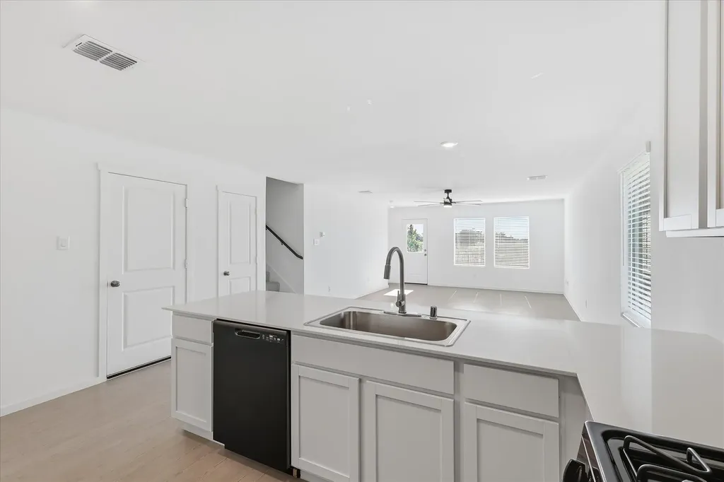 7114 Amber Barn Avenue Pilot Point TX 76258