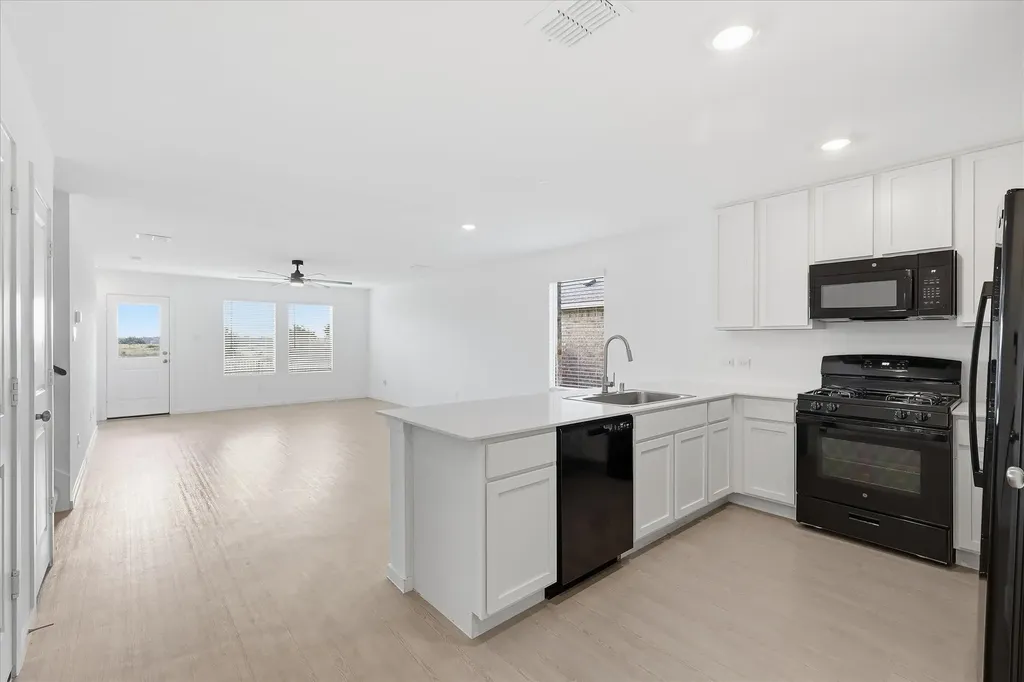 7114 Amber Barn Avenue Pilot Point TX 76258