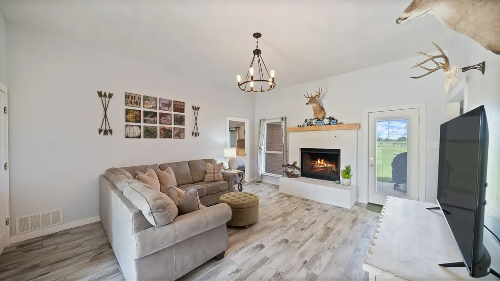 208 Country View Lane Crandall TX 75114