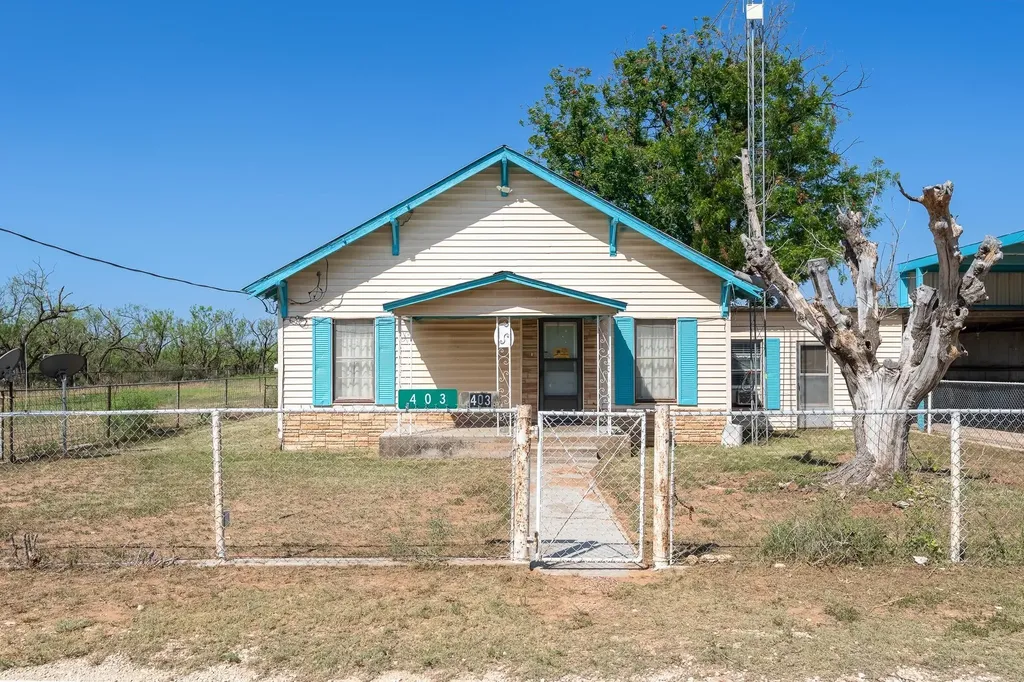 403 N Plano Avenue Blackwell TX 79506