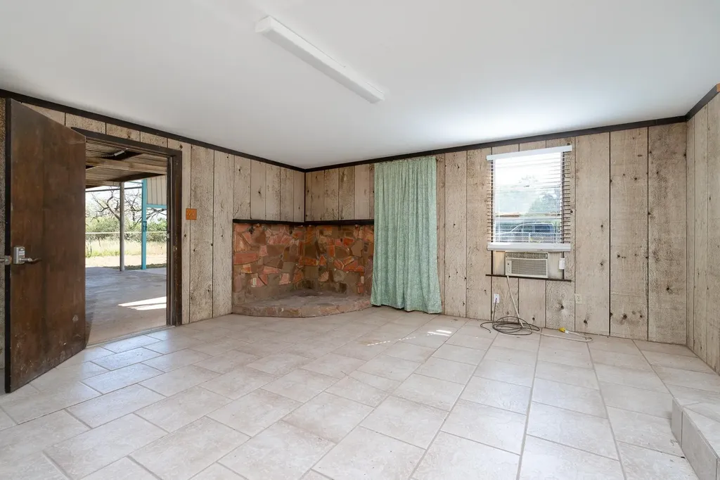 403 N Plano Avenue Blackwell TX 79506