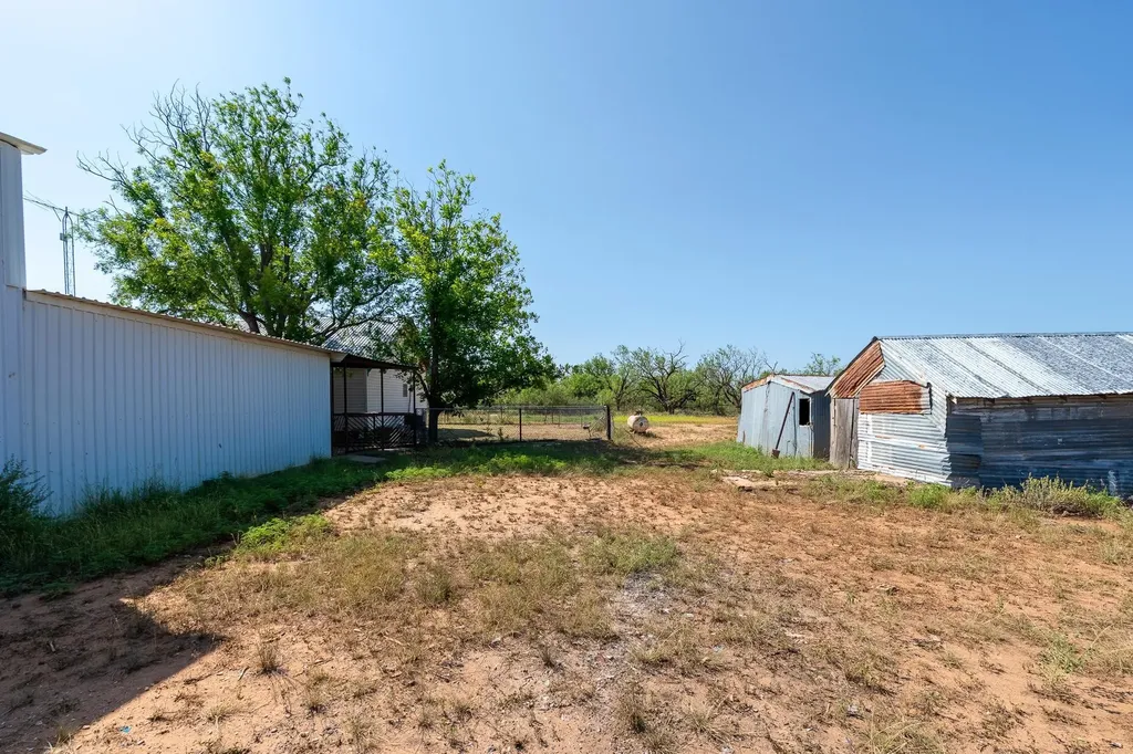 403 N Plano Avenue Blackwell TX 79506