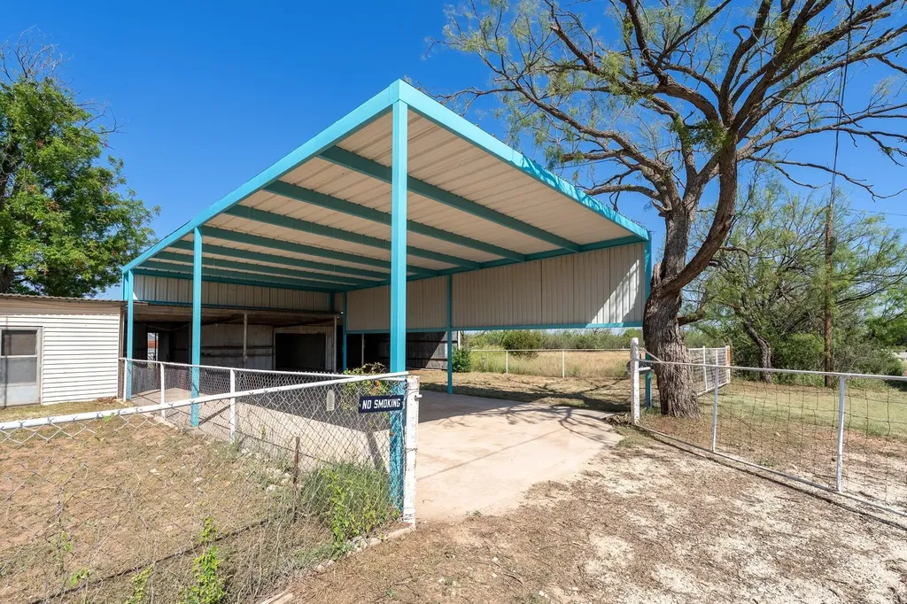 403 N Plano Avenue Blackwell TX 79506