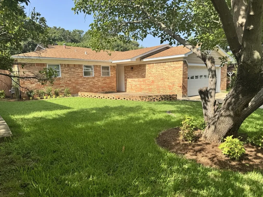 704 Chisholm Trail Denton TX 76209