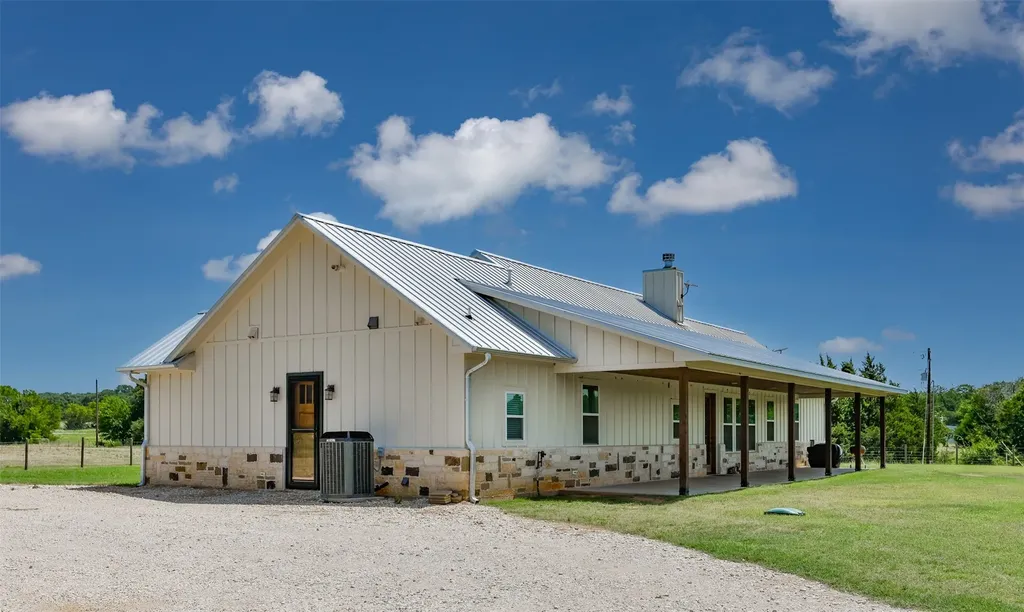 405 County Road 156 Whitesboro TX 76273