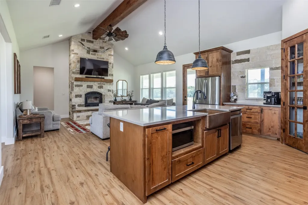 405 County Road 156 Whitesboro TX 76273