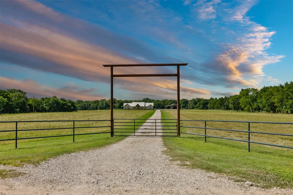405 County Road 156 Whitesboro TX 76273