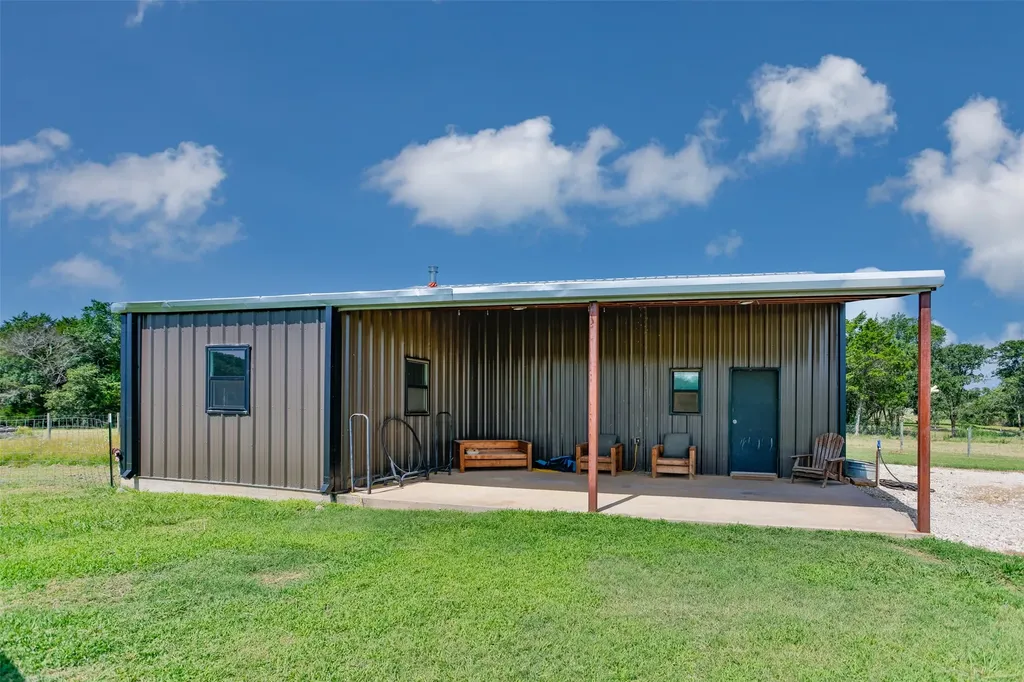 405 County Road 156 Whitesboro TX 76273