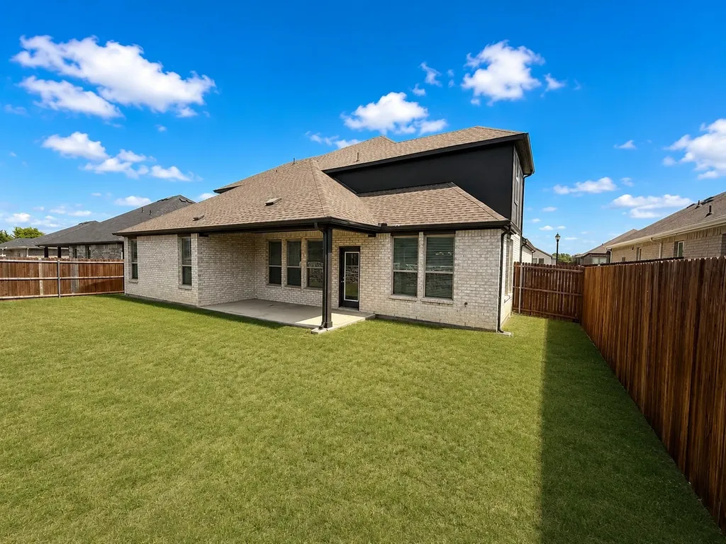 136 Bowling Green Avenue Red Oak TX 75154