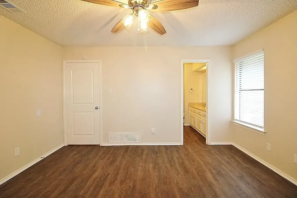 1915-1917 Spindletop Drive Duncanville TX 75137