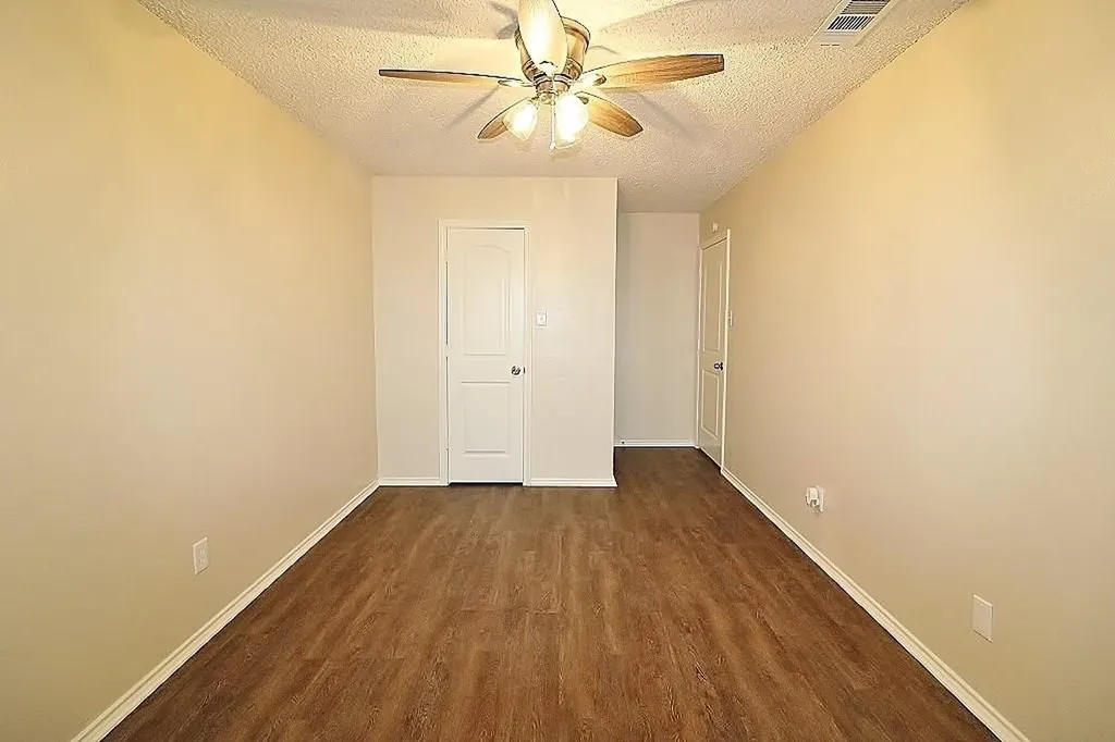1915-1917 Spindletop Drive Duncanville TX 75137