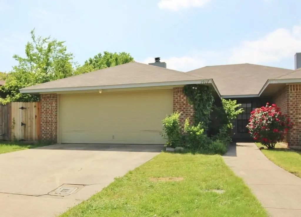 1915-1917 Spindletop Drive Duncanville TX 75137