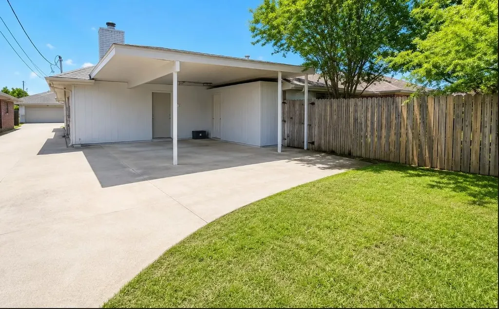 1915-1917 Spindletop Drive Duncanville TX 75137