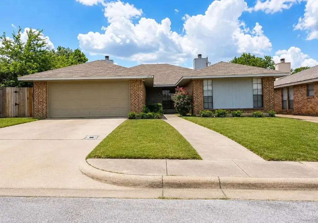 1915-1917 Spindletop Drive Duncanville TX 75137