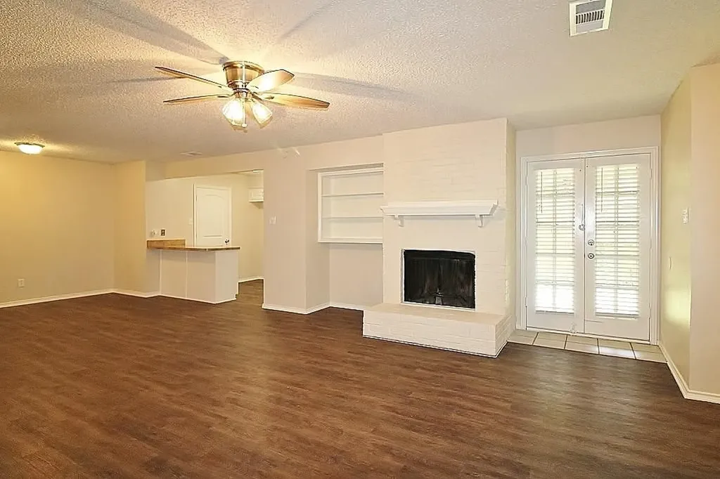 1915-1917 Spindletop Drive Duncanville TX 75137