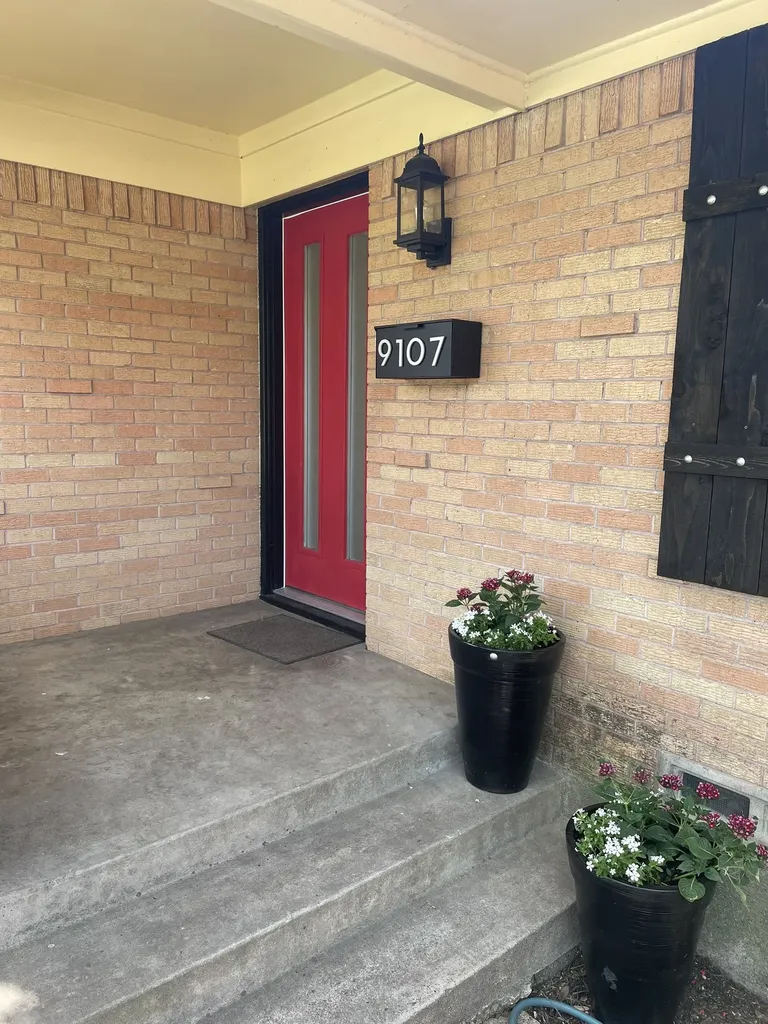 9107 Lindaro Lane Dallas TX 75228
