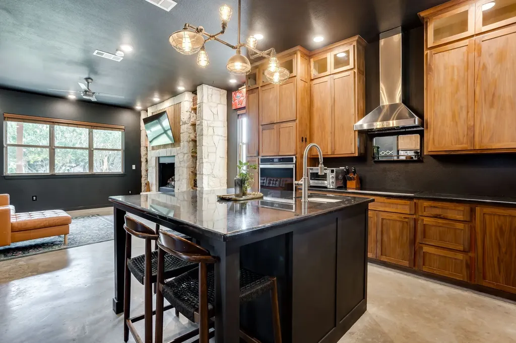 816 Alan Drive Burleson TX 76028