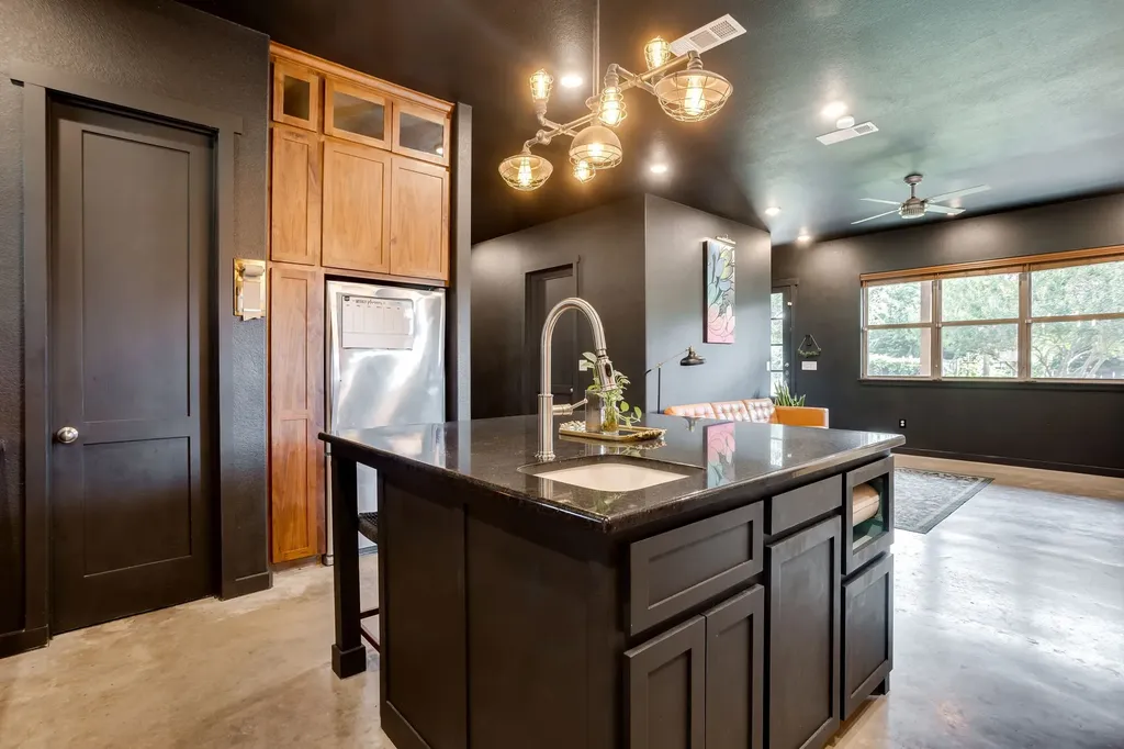 816 Alan Drive Burleson TX 76028