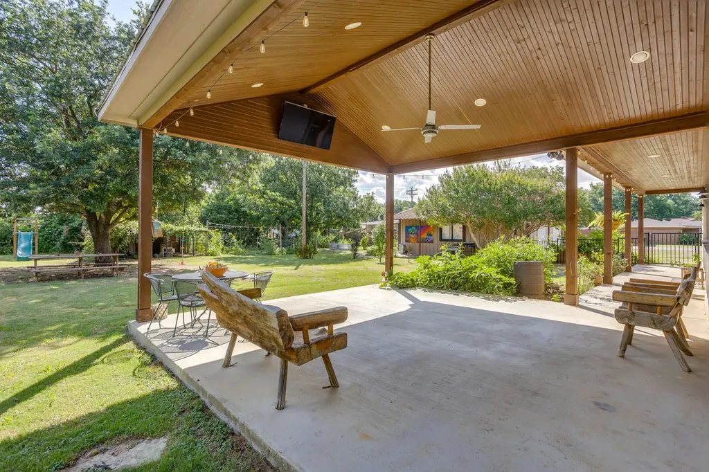816 Alan Drive Burleson TX 76028