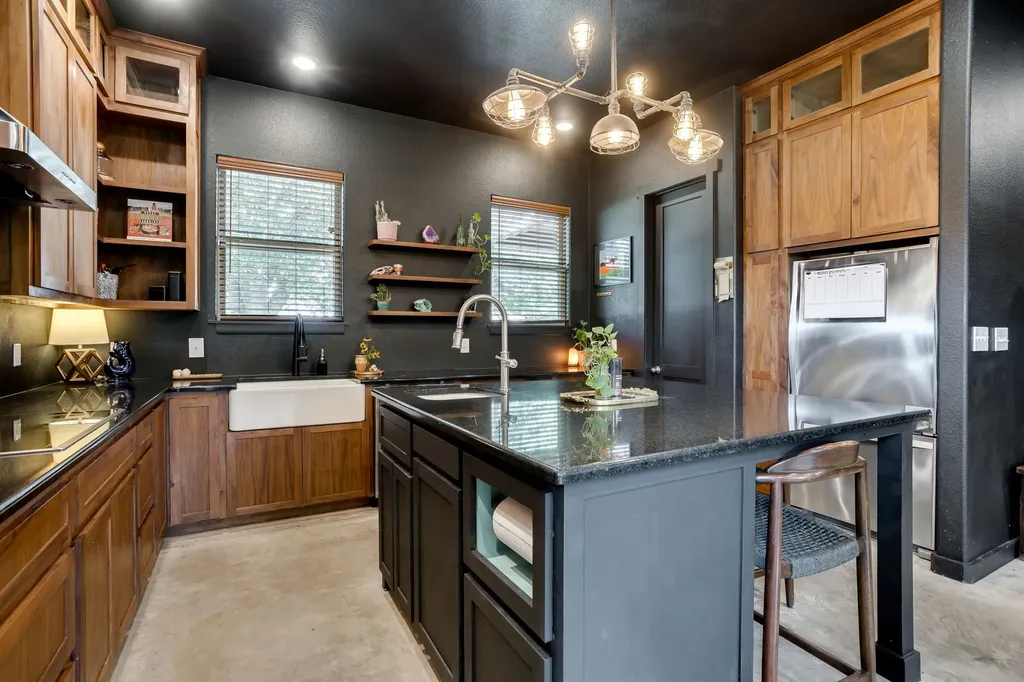 816 Alan Drive Burleson TX 76028