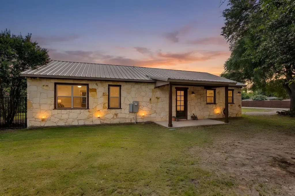 816 Alan Drive Burleson TX 76028