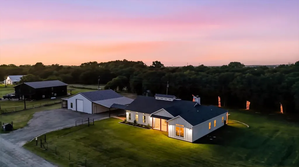 596 County Road 4668 Rhome TX 76078