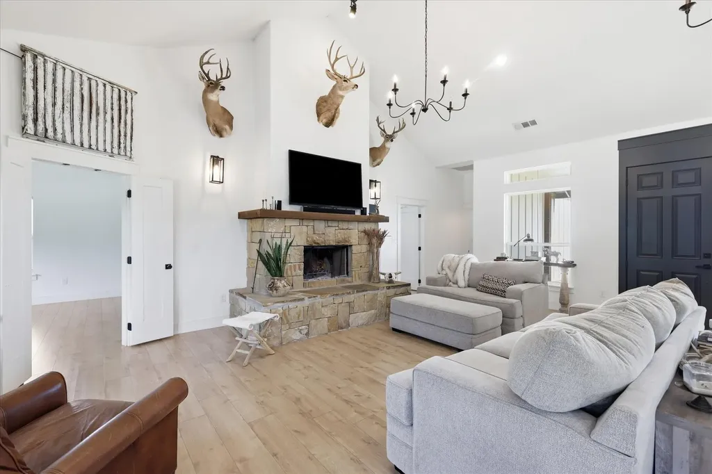 596 County Road 4668 Rhome TX 76078