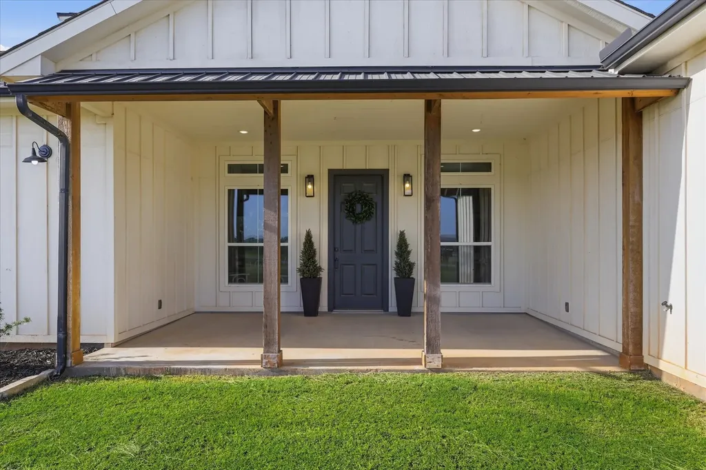 596 County Road 4668 Rhome TX 76078