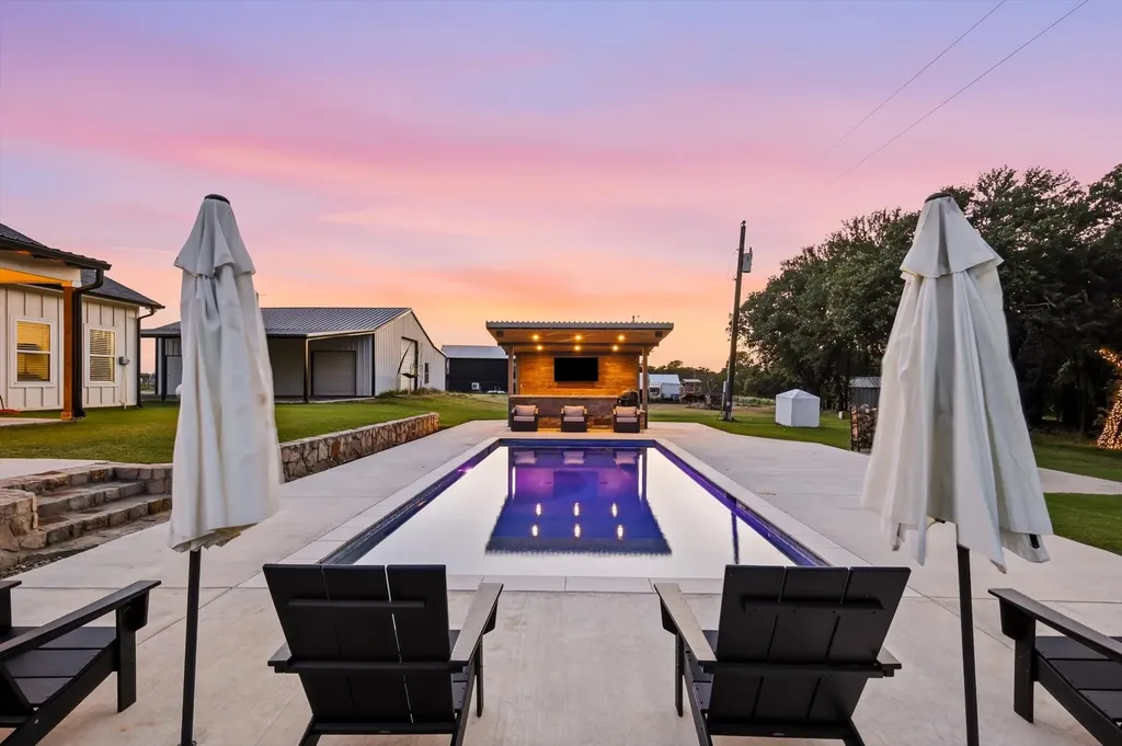 596 County Road 4668 Rhome TX 76078