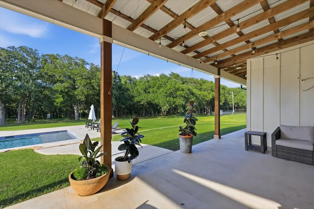 596 County Road 4668 Rhome TX 76078