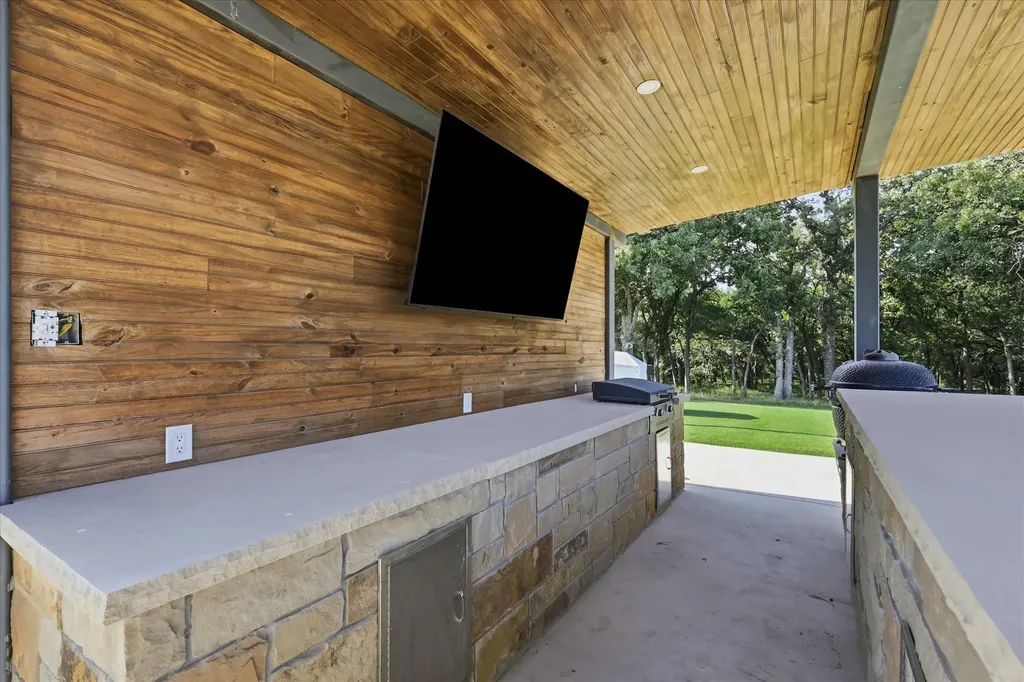 596 County Road 4668 Rhome TX 76078