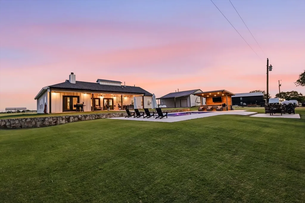 596 County Road 4668 Rhome TX 76078